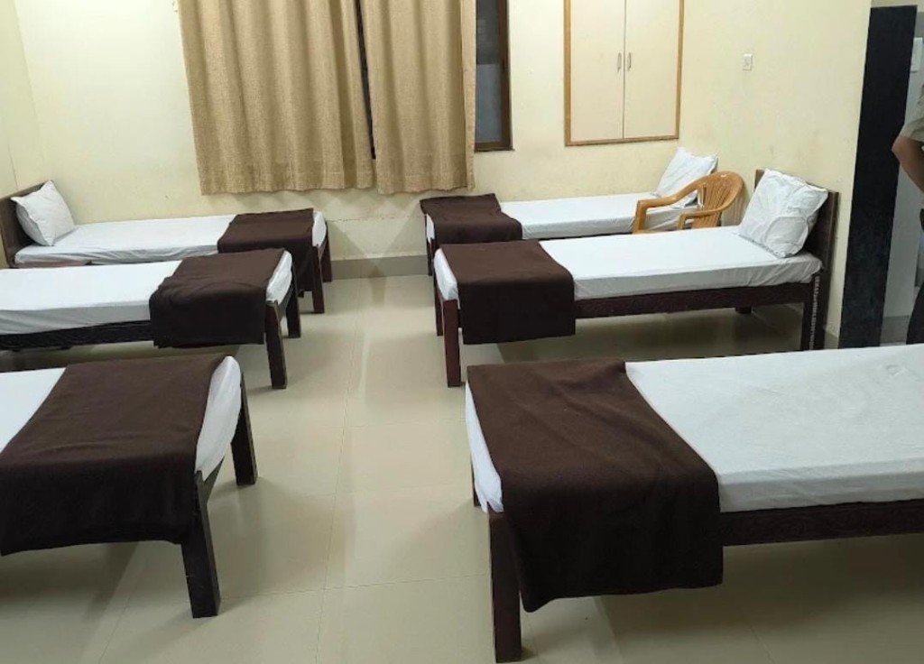 Six-bed room